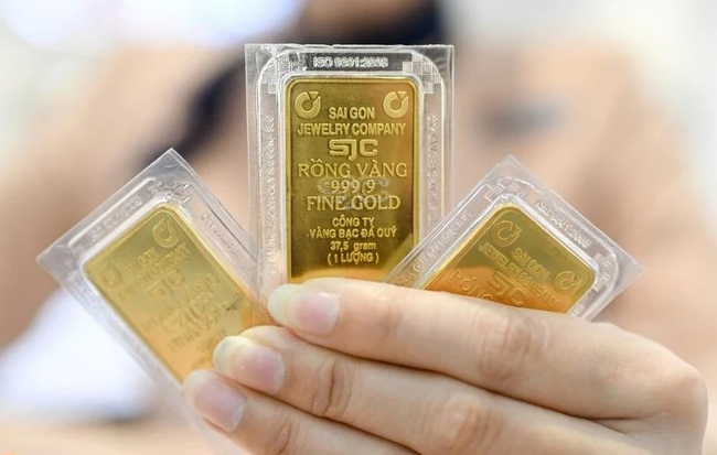 Vàng miếng SJC vẫn ở mức cao 121,5 triệu đồng/lượng.