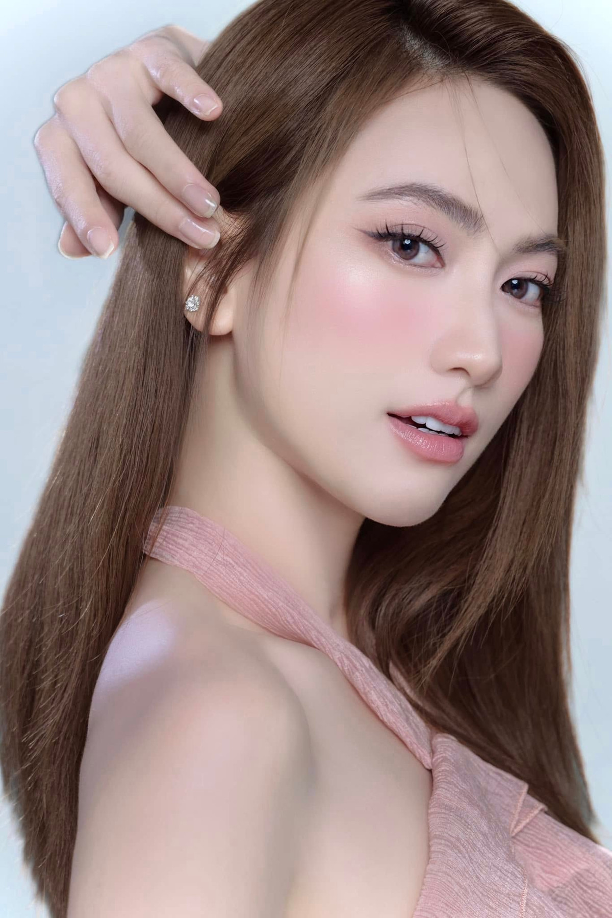 br /
img src/upload/3-2025/images/2025-08-01/1754011550-tranthanh6-width1200height1799.jpg width660 /br /
Phương Anh Đào có gương mặt đẹp không tỳ vết, vóc dáng thon gọn. Ảnh: FB Phương Anh Đào.