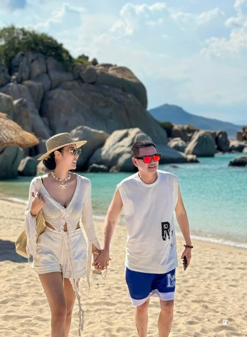 Quang Minh và bạn gái kém anh 37 tuổi thường xuyên đi nghỉ dưỡng hâm nóng tình cảm. Ảnh: FB Quang Minh.