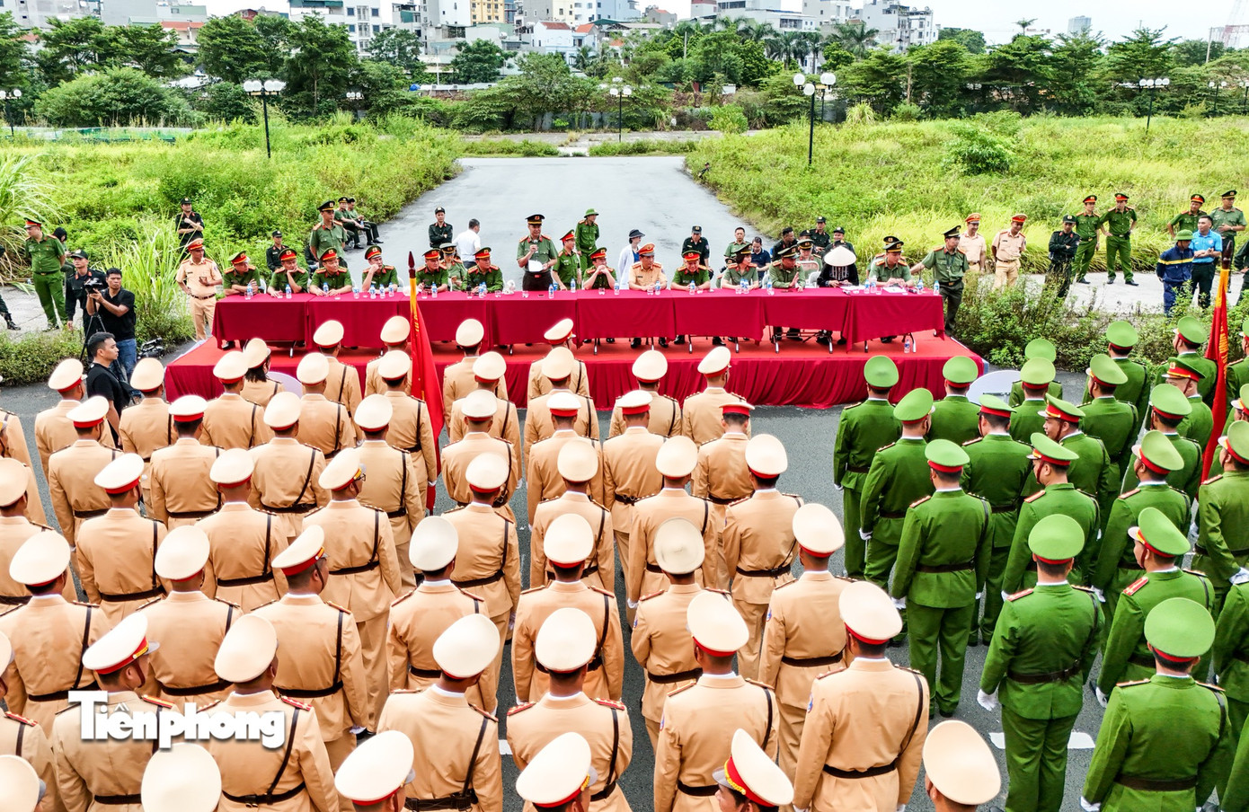 Phát biểu tổng kết buổi hợp luyện, Đại tá Nguyễn Ngọc Quyền – Phó Bí thư Đảng ủy, Phó Giám đốc Công an thành phố Hà Nội nhấn mạnh: “Màn diễu binh, diễu hành không chỉ là dịp biểu dương sức mạnh mà còn thể hiện quyết tâm của Công an Thủ đô trong việc xây dựng lực lượng cách mạng, chính quy, tinh nhuệ, từng bước hiện đại, luôn sẵn sàng hoàn thành xuất sắc mọi nhiệm vụ, bảo vệ tuyệt đối an toàn cho Thủ đô và cuộc sống bình yên của nhân dân.