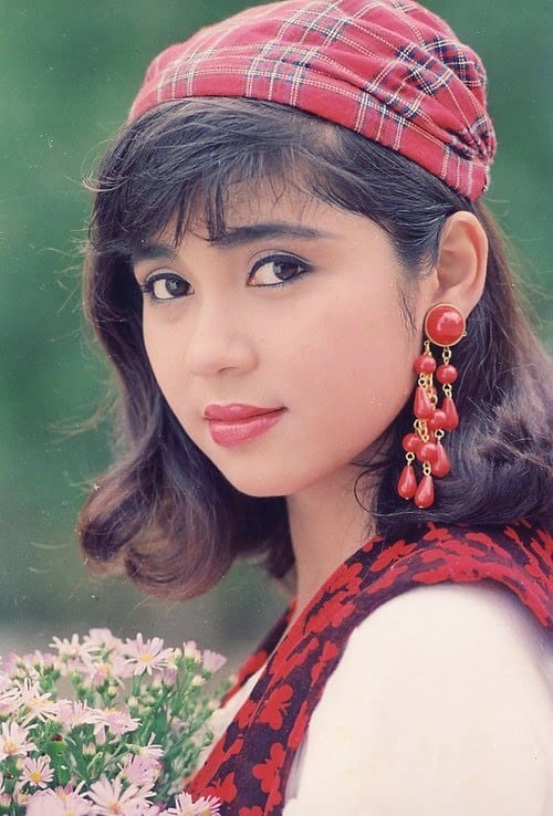 Việt Trinh nổi tiếng với khán giả thập niên 90 qua nhiều vai diễn hay trong các phim như: Cô nữ sinh bướng bỉnh, Cô lái taxi, Đôi mắt người thương, Bọn trẻ, Phượng Sài Gòn, Người học trò đất Gia Định xưa và đặt biệt là phim Người đẹp Tây Đô.
