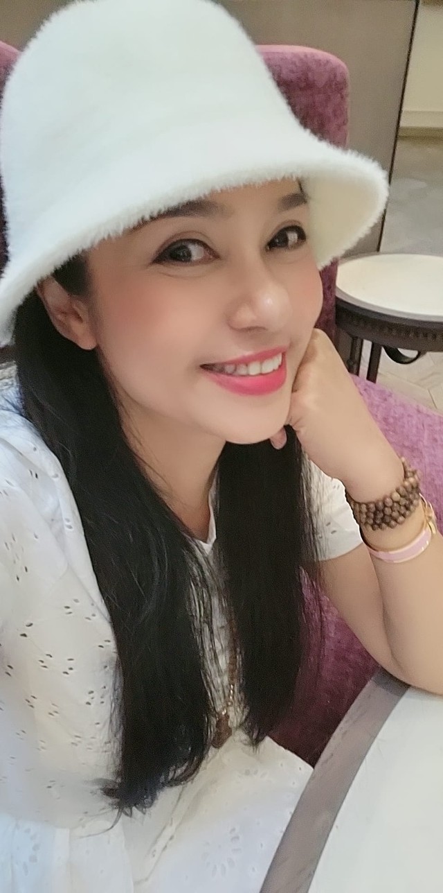 Để có được vẻ ngoài tươi trẻ như vậy, Việt Trinh đã có bí quyết riêng cho mình. Chị chú trọng nhiều hơn về vấn đề sức khỏe, dinh dưỡng.