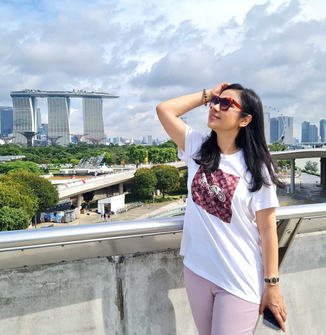 Chị cũng chọn phương pháp dưỡng da an toàn, ưa thích ăn chay để có thể chất, tinh thần tốt.