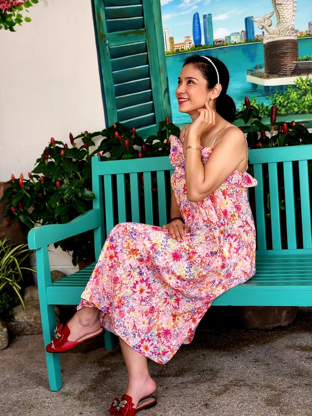 Nhờ lối sống tích cực như vậy nên Việt Trinh thoải mái khoe mặt mộc tươi trẻ của mình.