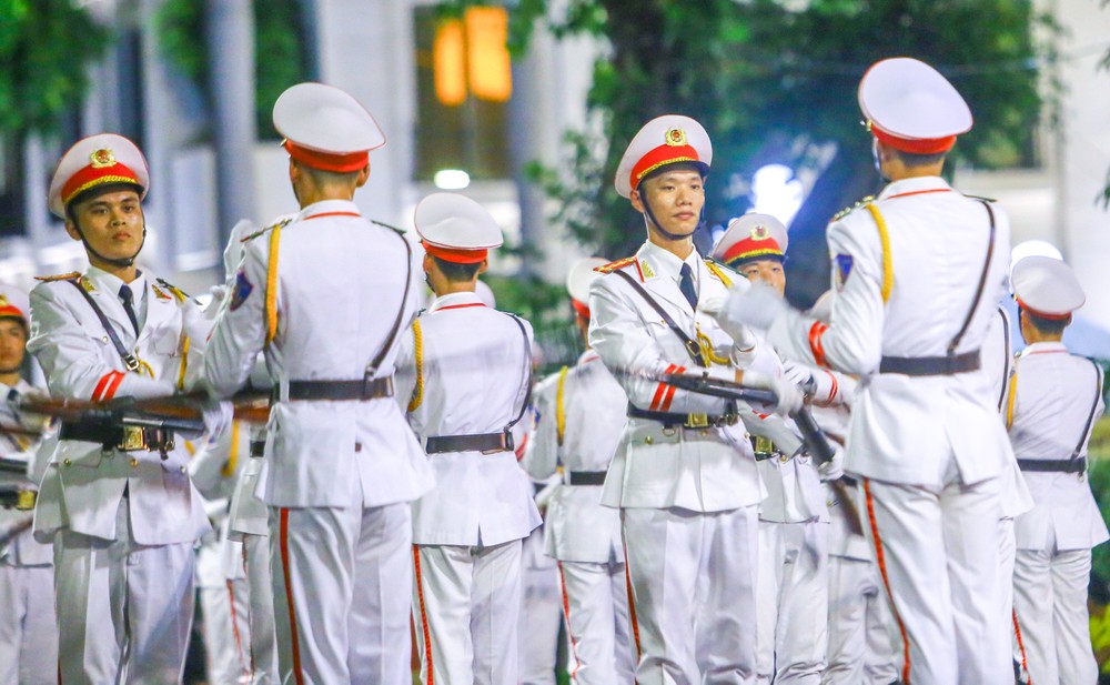 Mãn nhãn xem lực lượng đặc nhiệm diễn tập chống khủng bố trên phố đi bộ hồ Gươm - 6