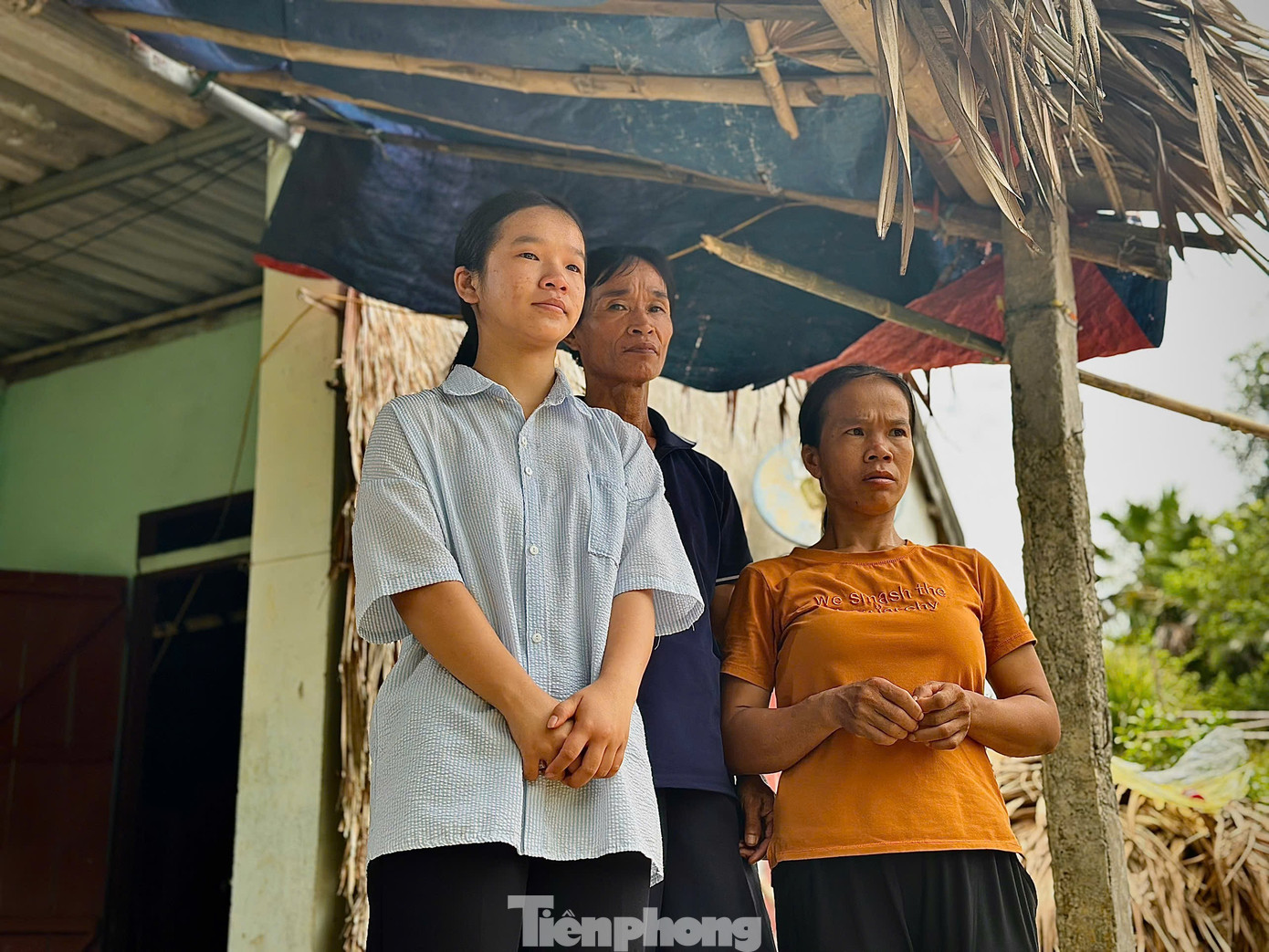 Nhung cùng bố và mẹ.