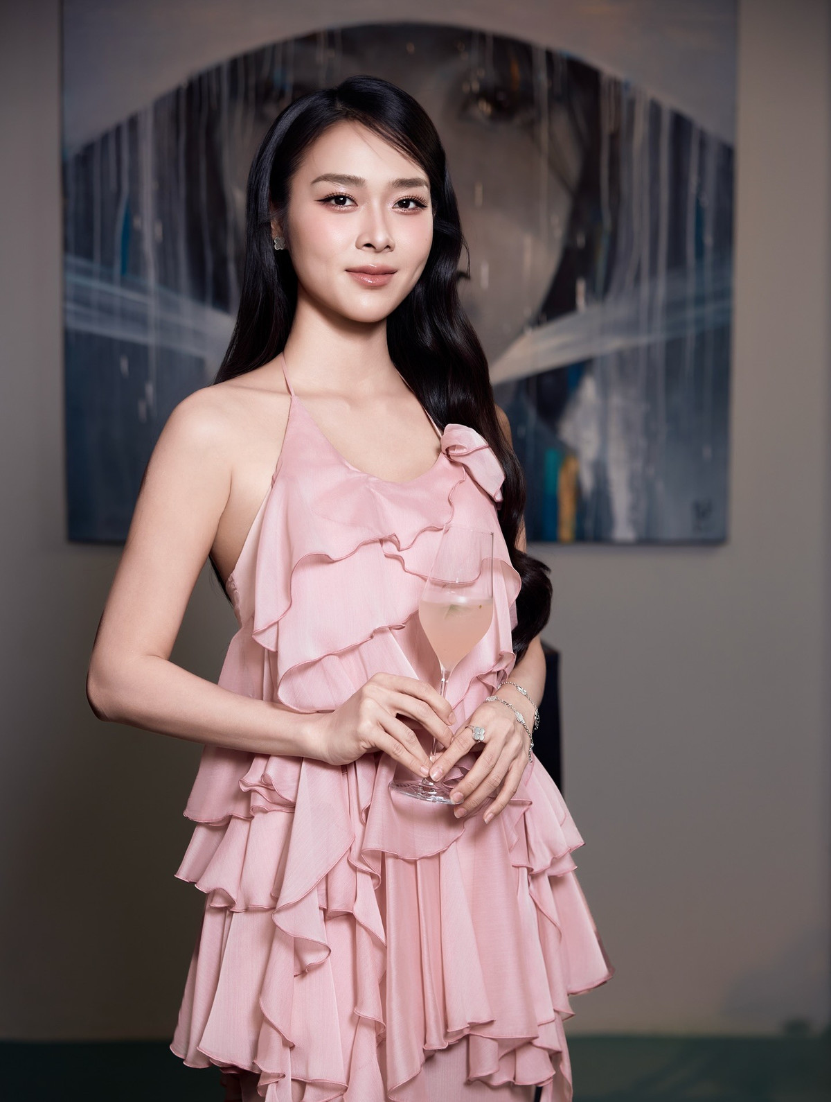 Không chỉ sở hữu nhan sắc đáng ghen tỵ, Diệp Bảo Ngọc còn là một trong số những diễn viên trẻ ghi điểm bởi lối diễn xuất tự nhiên, tinh tế và đầy cảm xúc.