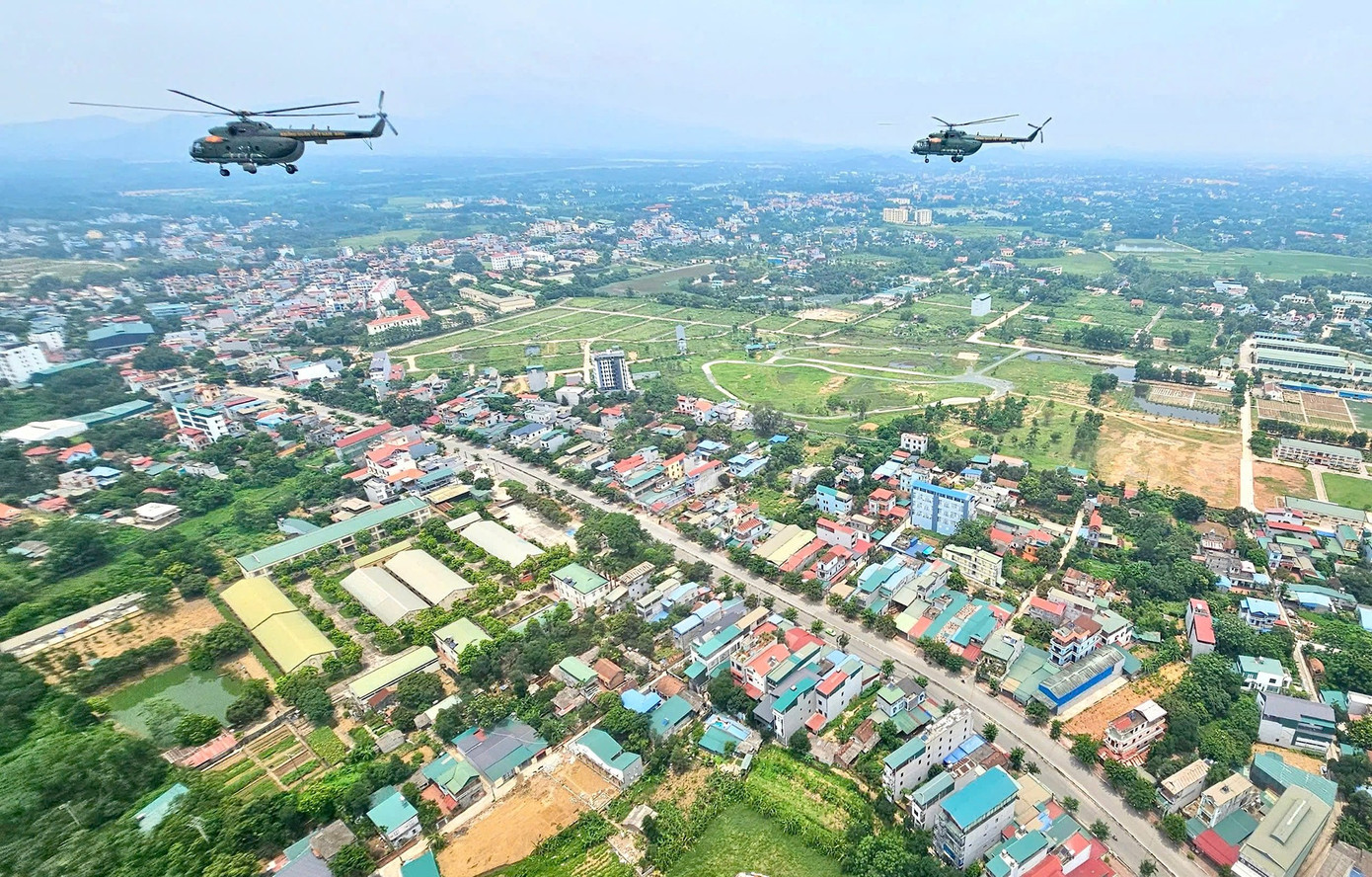 Những hình ảnh ghi lại trong buổi hợp luyện mới đây trên không phận Hà Nội đã phản ánh tinh thần sẵn sàng chiến đấu, sự chuyên nghiệp và tính kỷ luật cao của những người lính bay; đồng thời mở ra một góc nhìn khác về Hà Nội khi nhìn từ những cánh bay trực thăng của Không quân nhân dân Việt Nam.