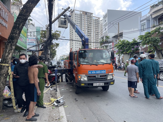 Lực lượng chức năng làm việc tại hiện trường