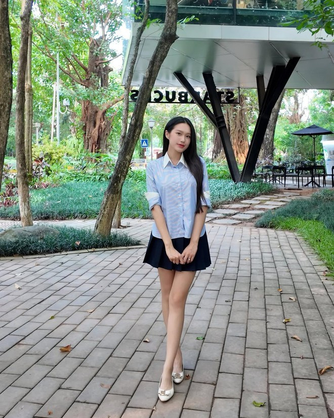 Vợ Đoàn Văn Hậu mê áo sơ mi amp;#34;như điếu đổamp;#34; ưu tiên tông màu tôn da - 1