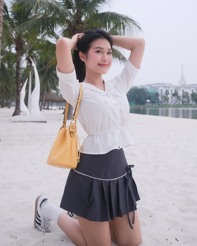 Vợ Đoàn Văn Hậu mê áo sơ mi amp;#34;như điếu đổamp;#34; ưu tiên tông màu tôn da - 10