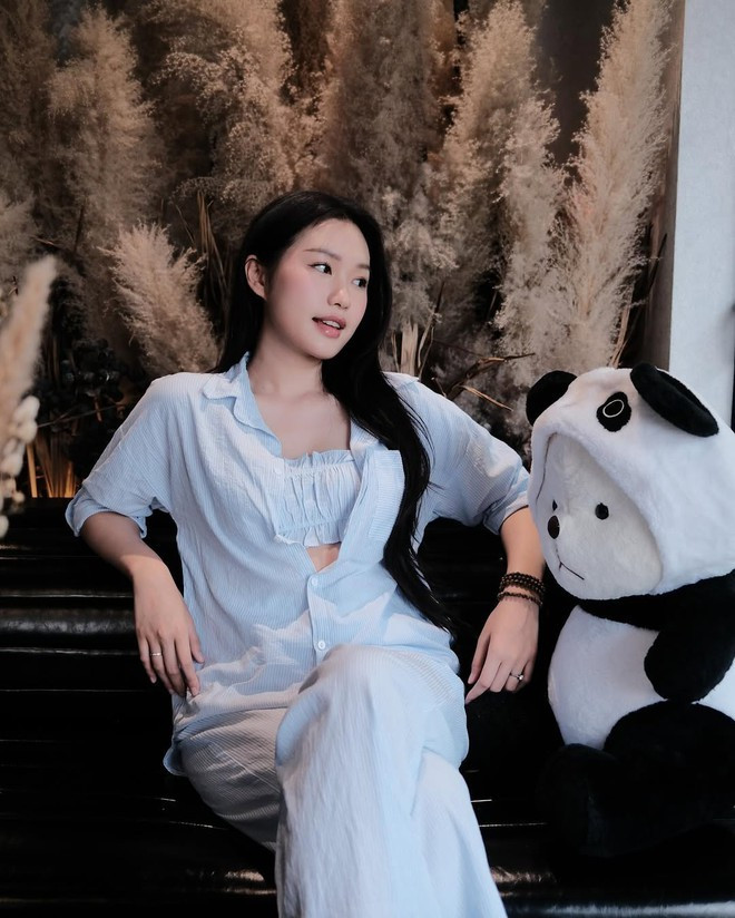 Vợ Đoàn Văn Hậu mê áo sơ mi amp;#34;như điếu đổamp;#34; ưu tiên tông màu tôn da - 7