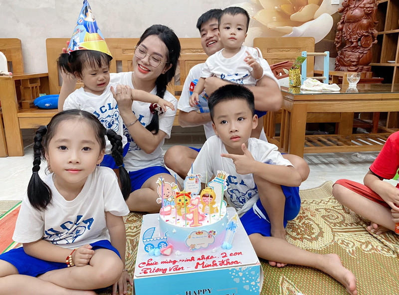 Có hai cặp song sinh, tổ ấm của chị Hải luôn tràn ngập tiếng cười 