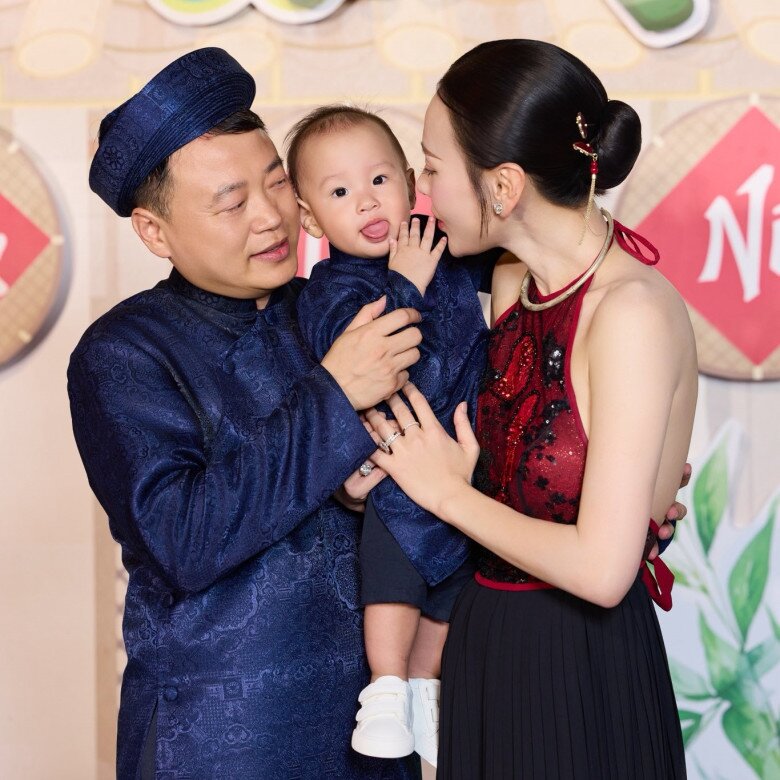 Phương Oanh và Shark Bình tổ chức tiệc thôi nôi cho các con.