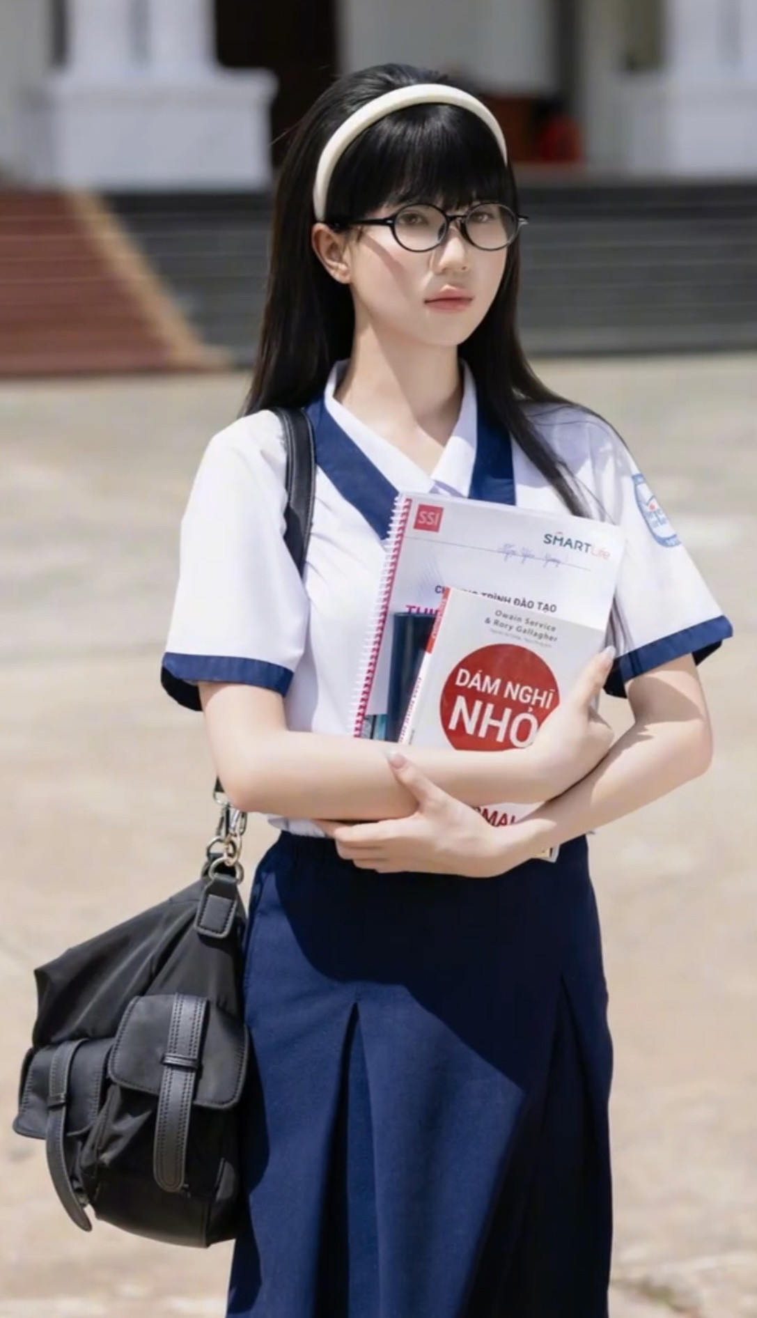 Thời gian gần đây, thay vì đóng khung mình trong hình tượng gợi cảm, Ngọc Trinh thường xuyên thay đổi bản thân khi thử sức với nhiều phong cách khác nhau. Trong bộ ảnh mới đây, nữ hoàng nội y hóa thân thành cô nữ sinh ngây thơ, trong sáng.