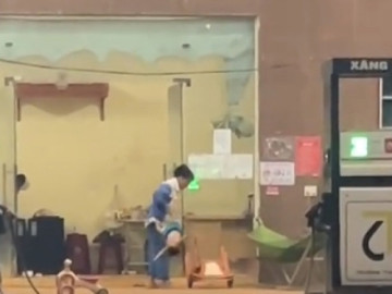 Phẫn nộ vụ cháu bé 16 tháng tuổi bị xách ngược, ném xuống nền bê-tông