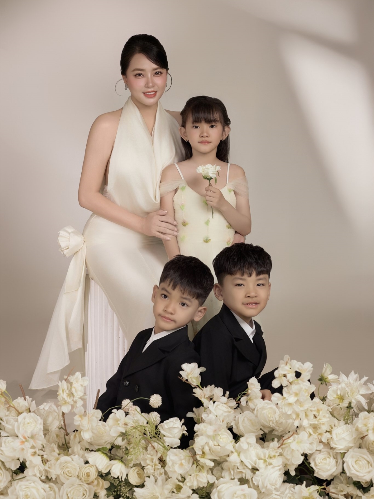 Con gái 8 tuổi amp;#39;xinh như búp bêamp;#39; của Thành Đạt - Hải Băng - 1