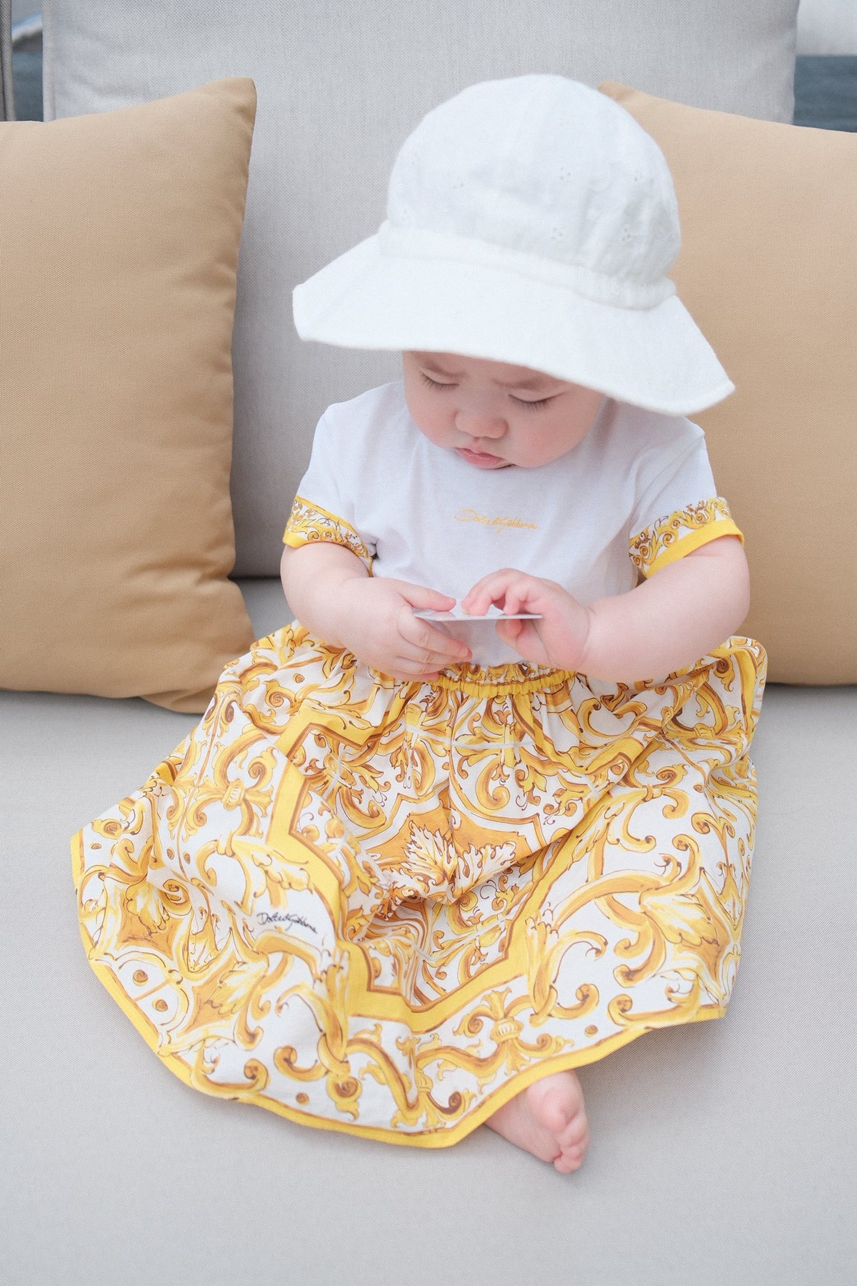 Bé gái nhà Á hậu có vẻ ngoài đáng yêu, đôi mắt to tròn, được nhận xét là bản sao nhí của mẹ. Ảnh: FB Duong Tu Anh