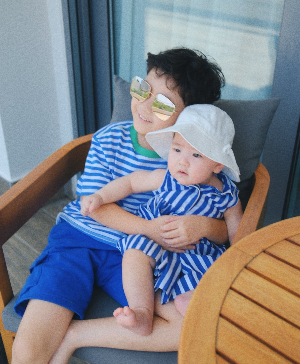 Dưới phần bình luận, cư dân mạng để lại nhiều lời khen: “Cưng quá trời!”, “Nhìn bé mà muốn tan chảy”, “Đúng là thiên thần nhỏ của mẹ Tú Anh!”. Ảnh: FB Duong Tu Anh
