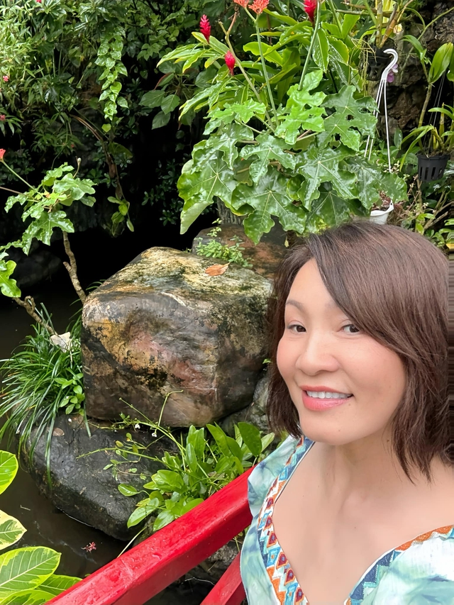 Nữ nghệ sĩ cũng hạn chế ăn những thực phẩm có nhiều đường và tinh bột, thay vào đó là các nguồn protein từ cá, gà và đậu. Nữ diễn viên còn có thói quen chia nhỏ các bữa ăn trong ngày thành 4 - 5 bữa thay vì chỉ ăn 3 bữa chính. Cách làm này giúp duy trì mức đường huyết ổn định, tránh tình trạng cơ thể mệt mỏi và giữ hệ tiêu hóa hoạt động hiệu quả hơn.