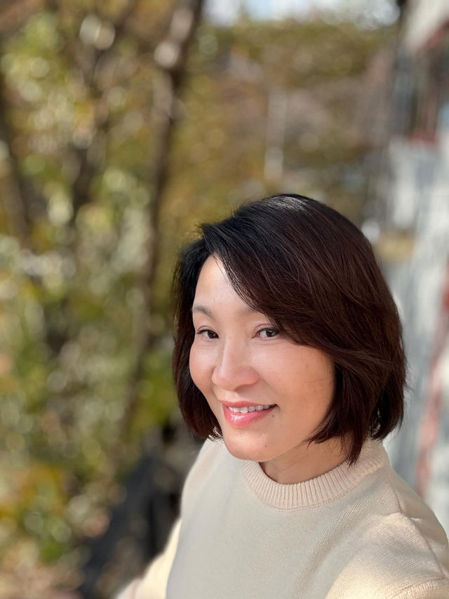 Bên cạnh dinh dưỡng, Hồng Đào còn dành nhiều thời gian cho việc tập luyện gym, yoga, pickleball... nhằm duy trì vóc dáng thon gọn và giữ tinh thần thoải mái, cân bằng. Nữ nghệ sĩ thường tập luyện 3 - 4 lần mỗi tuần, mỗi buổi kéo dài khoảng 60 phút.