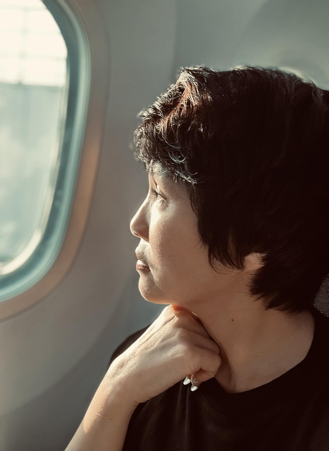 Bên cạnh những việc đó, nghệ sĩ Hồng Đào còn cho bản thân sự cân bằng trong tinh thần. Trải qua biến cố hôn nhân, nữ nghệ sĩ chọn buông bỏ để bản thân tự do, tự tại.