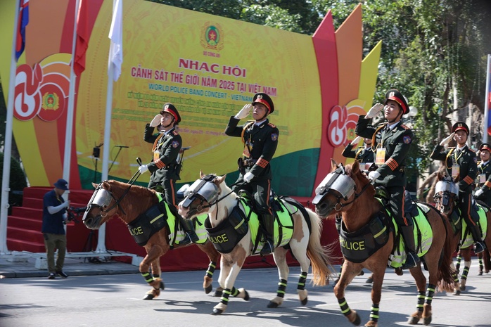 Kỵ binh thuộc lực lượng công an tham gia diễu hành