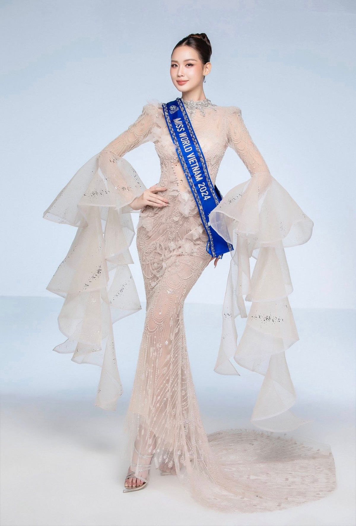 Bảo Ngọc khoe bộ sưu tập danh hiệu, giấy khen sau tin thi Miss World 2026 - 3