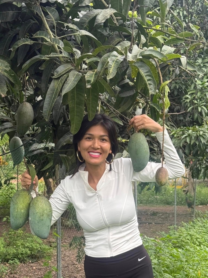 Oanh Yến ở nông trại.