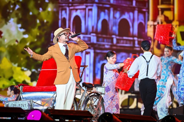 Xuyên suốt chương trình là những tiết mục song ca giữa các nghệ sĩ gạo cội cùng các nghệ sĩ trẻ như NSND Thu Huyền, NSƯT Đăng Dương, Tùng Dương, Võ Hạ Trâm, Tóc Tiên, Hà Lê, Noo Phước Thịnh, Thanh Duy,... Đây không chỉ thể hiện sự kế thừa mà còn là thông điệp cho hành trình nối tiếp giữa truyền thống và hiện đại, quá khứ và tương lai.