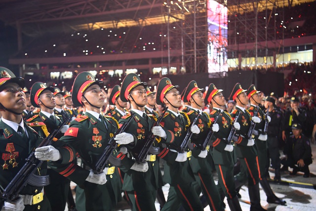 Màn thể hiện của các chiến sĩ khiến người xem vô cùng tự hào về lực lượng của Việt Nam.