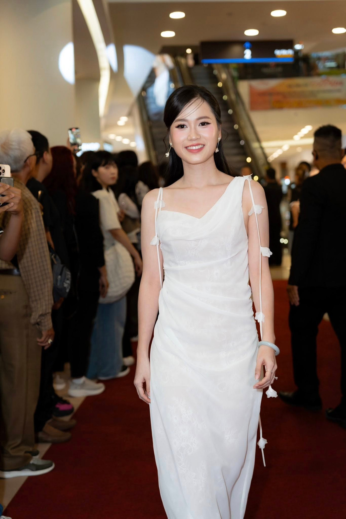 Mẹ hai con Lâm Vỹ Dạ khiến fan ngỡ ngàng vì ngày càng trẻ đẹp - 4