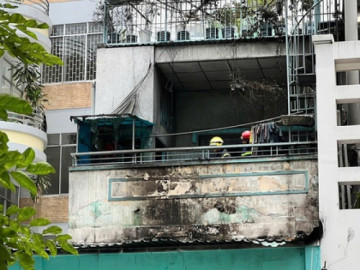 Cháy nhà mặt tiền ở phường Vườn Lài, cảnh sát đang điều tra nguyên nhân
