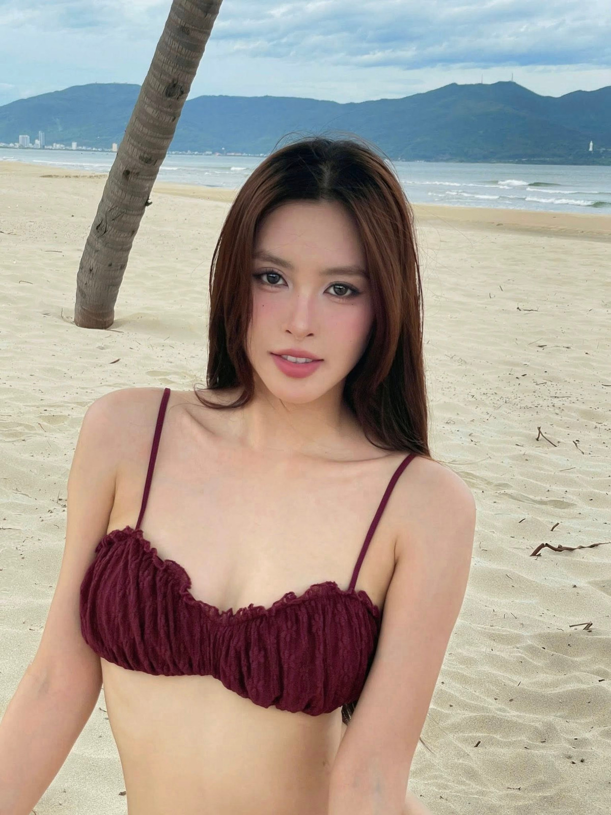 Nhan sắc Tiểu Vy ngày càng amp;#34;chínamp;#34;, tự tin khoe vóc dáng quyến rũ - 1