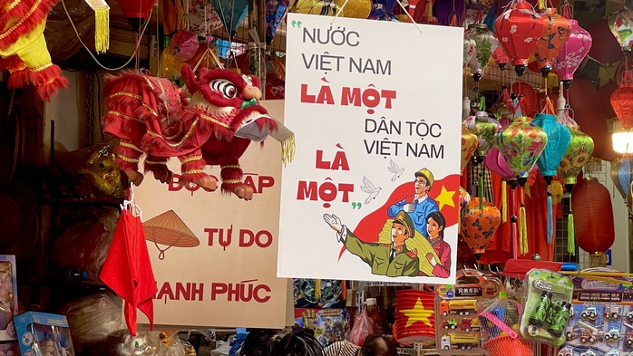 Những khẩu hiệu được trang trí sinh động