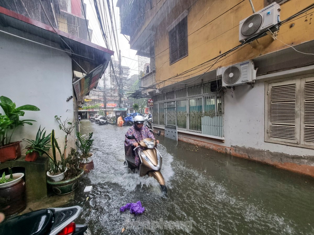 Hầu hết các khu vực trên cả nước đón mưa lớn trong hôm nay (15/8).
