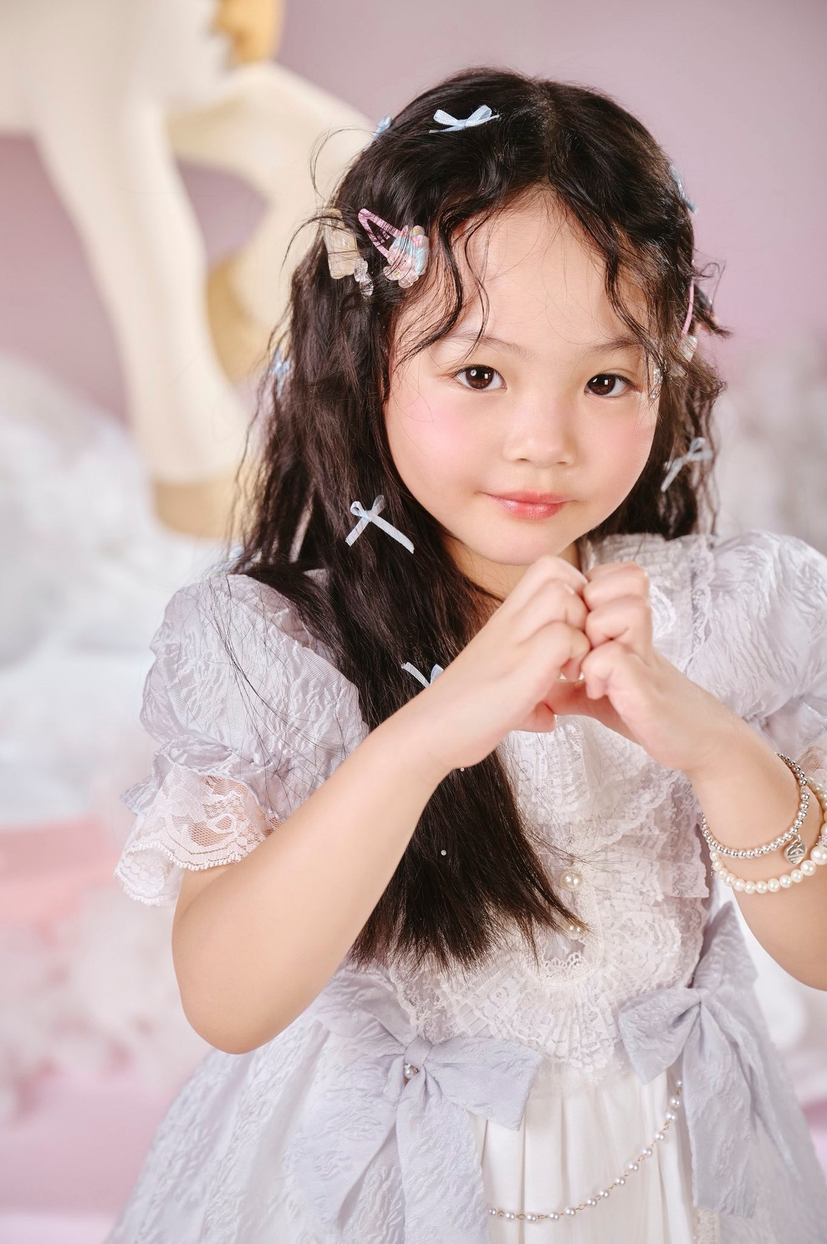 Công chúa nhà Đàm Thu Trang - Cường Đô la làm tóc điệu đà, mặc những chiếc váy đẹp. Ảnh: FB Đàm Thu Trang.