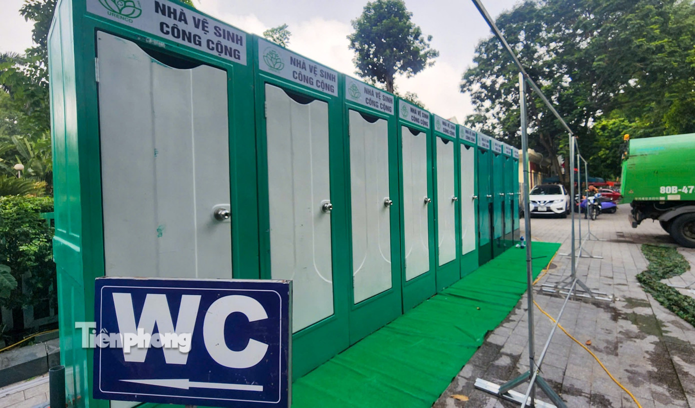 Việc bố trí hàng trăm nhà vệ sinh lưu động được kỳ vọng sẽ giúp đáp ứng nhu cầu của lượng lớn người dân và du khách đổ về khu vực Ba Đình trong những ngày lễ lớn sắp tới.