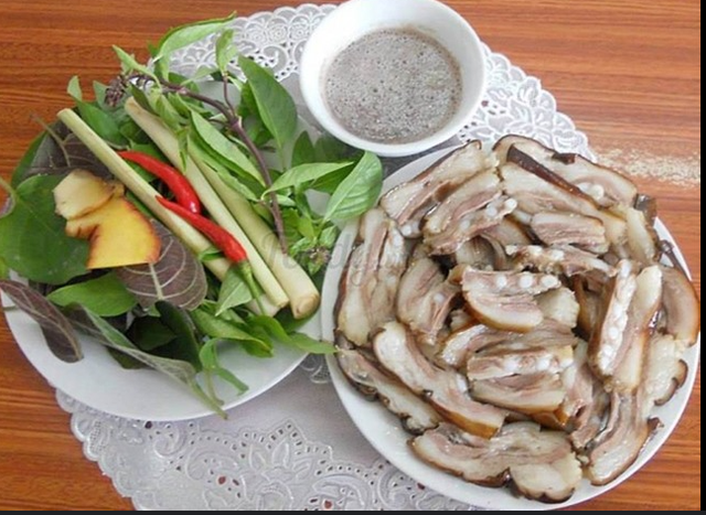 Những ngày đầu tháng âm lịch thì bạn cũng kiêng thịt chó, để mọi việc được suôn sẻ, thông hanh.
