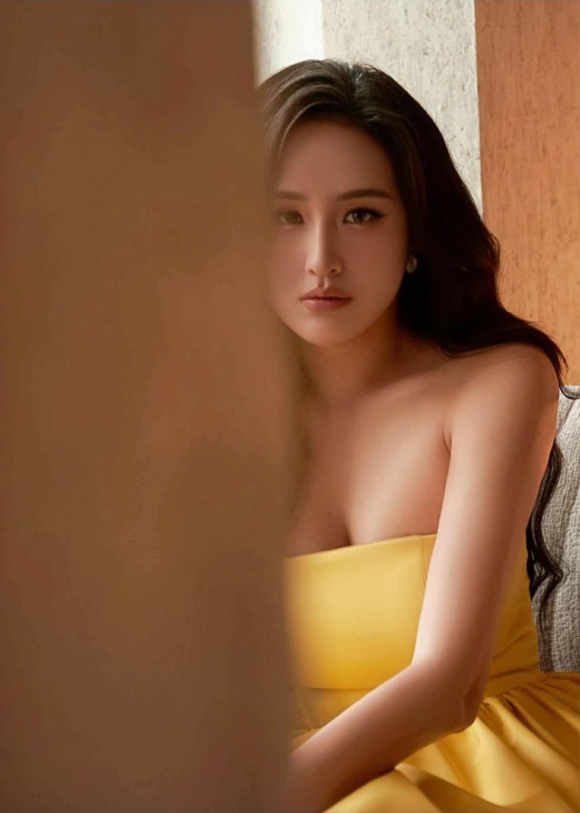 Dù phải trang điểm và đi sự kiện thường xuyên nhưng Hoa hậu Mai Phương Thúy vẫn giữ được làn da khỏe khoắn, căng mịn.