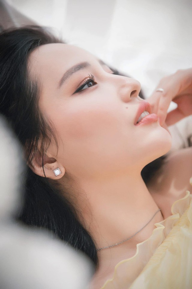 Chia sẻ về bí quyết giữ gìn nhan sắc, Hoa hậu Việt Nam 2006 cho biết cô không quá cầu kỳ trong việc sử dụng những liệu pháp đắt tiền mà quan tâm đến thói quen hằng ngày của mình. Nhất là khoản ăn uống, ngủ và chăm sóc da.
