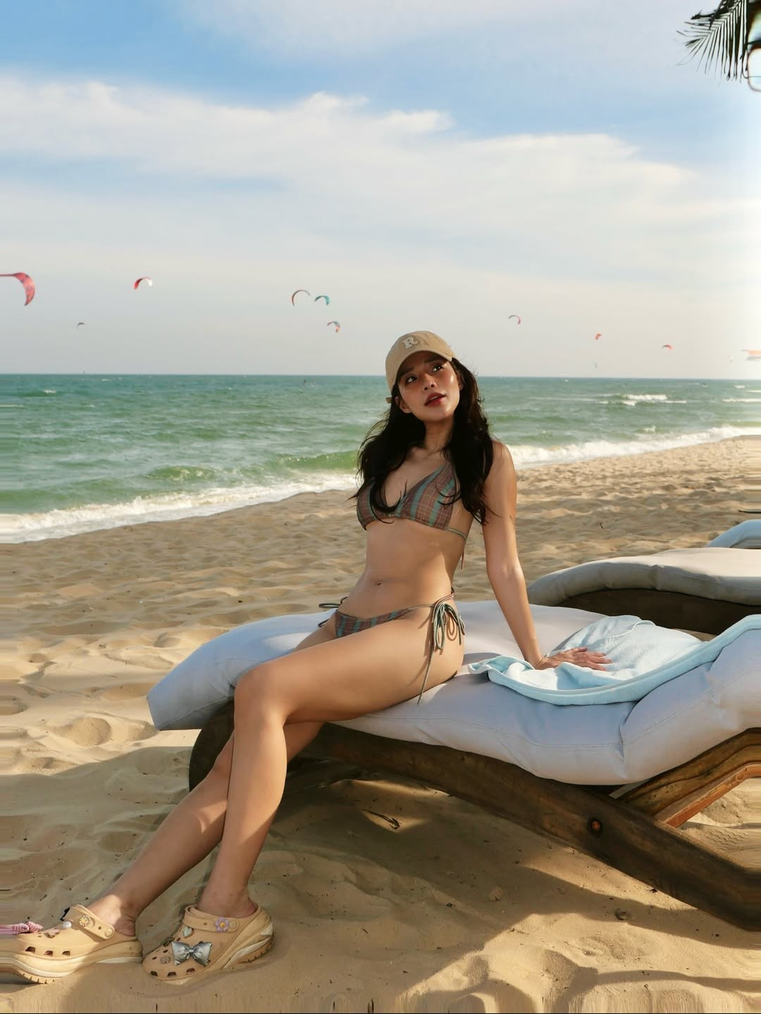 Vợ hot girl của Rhymastic khoe dáng cực cháy với bikini nhỏ xíu - 7
