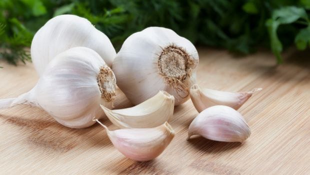 Câu chuyện củ tỏi trừ tà trong tháng 7 cô hồn và cách dùng tỏi chuẩn phong thủy
