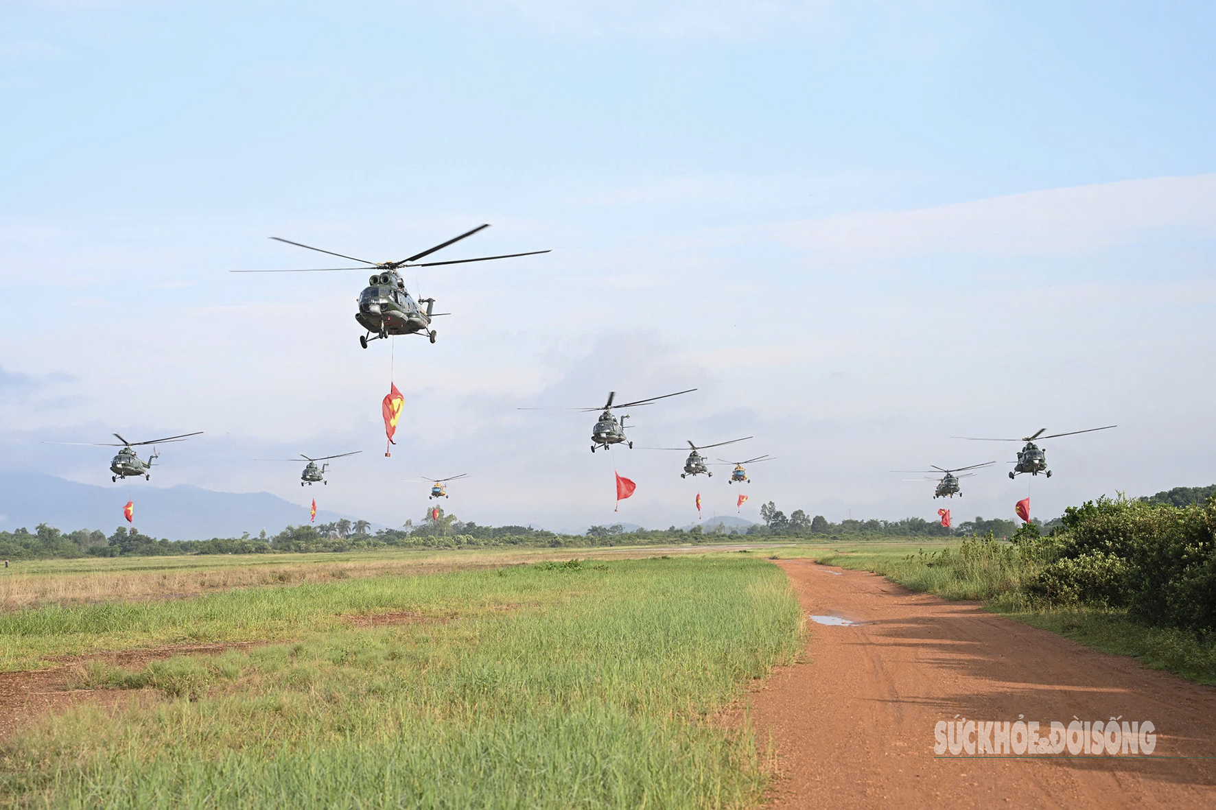 Đội hình gồm trực thăng Mi-8, Mi-17 của Trung đoàn 916 (Sư đoàn 371), phối hợp cùng lực lượng từ Trung đoàn 917 (Sư đoàn 370) và Trung đoàn 930 (Sư đoàn 372).