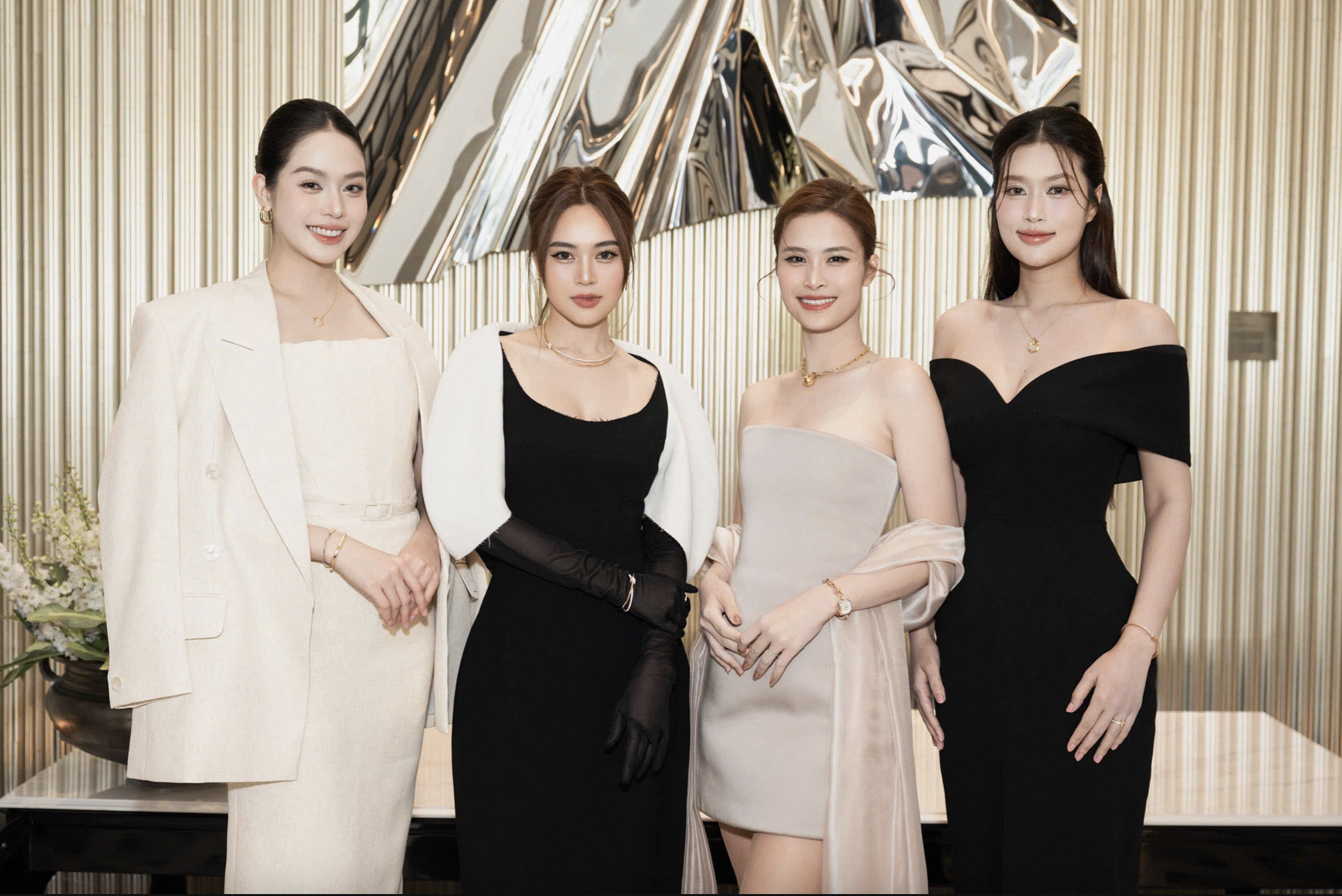 Trước đó, bộ ba mỹ nhân Thanh Thủy, Đông Nhi, Lan Ngọc cũng chung khung hình gây bùng nổ cõi mạng.