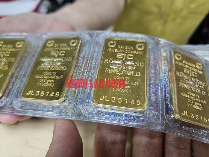 Giá vàng miếng SJC liên tục tăng sốc
