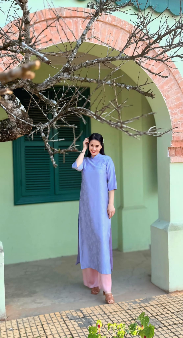 Bên cạnh đó, việc ăn uống đầy đủ các vi chất cũng là cách để làn da của Thân Thúy Hà đẹp từ sâu bên trong.