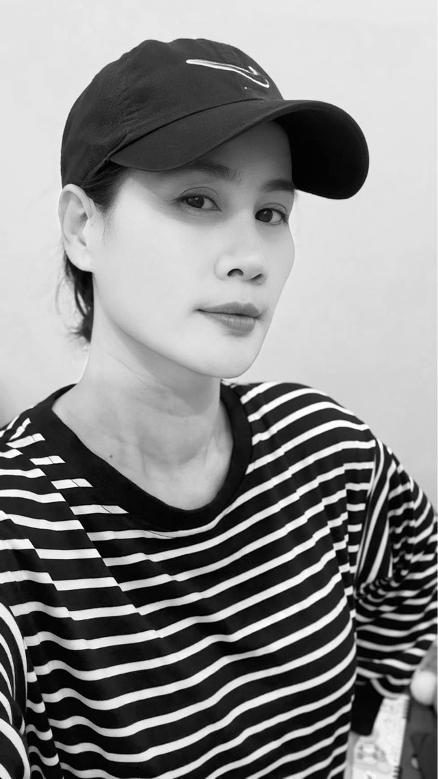 Nữ nghệ sĩ còn chịu khó chăm sóc da như đắp mặt nạ thường xuyên để da được cấp ẩm hiệu quả.