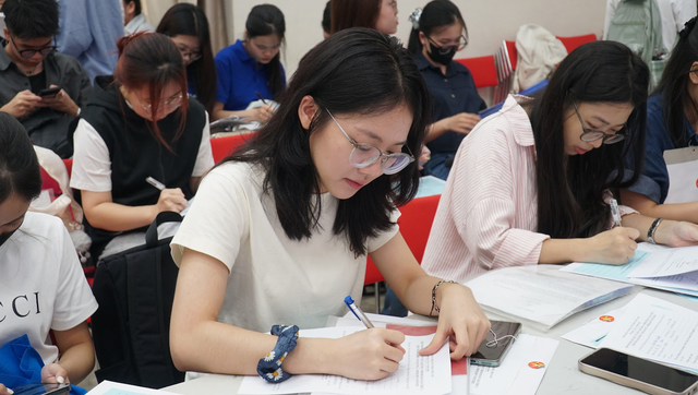Sinh viên Trường Đại học Ngoại ngữ (Đại học Quốc gia Hà Nội).