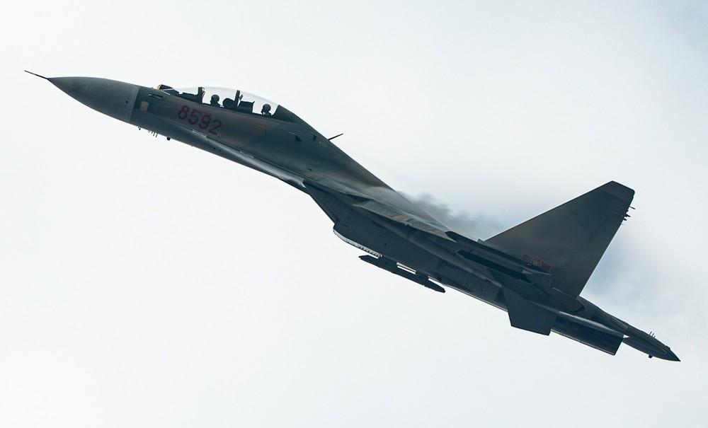 Cận cảnh đội hình bay trình diễn trên bầu trời Hà Nội - 5